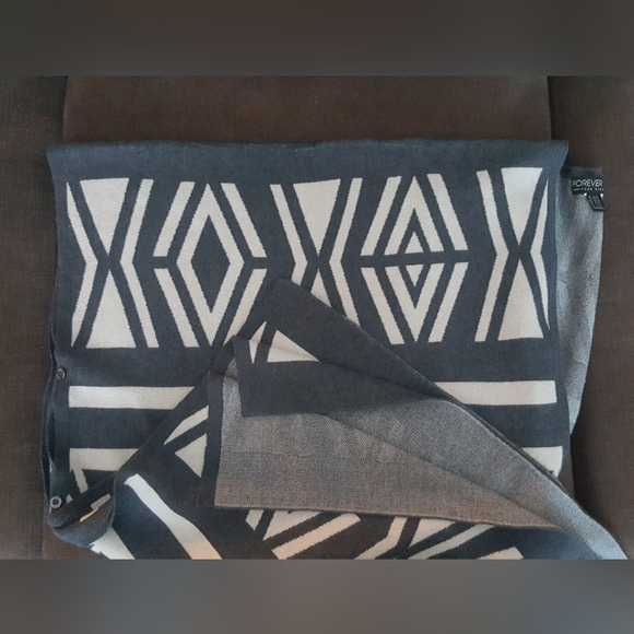 Forever 21+ Knit Poncho Cape Ruana 1X - Picture 7 of 9